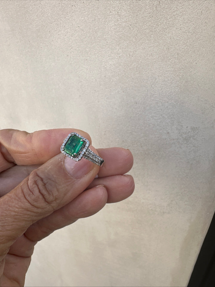 14 Karat White gold 3.25 ctw Colombian Emerald and Diamond Ring