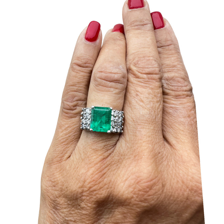 18Kt White Gold 4.00 Ct Emerald and Diamond Solitaire Ring
