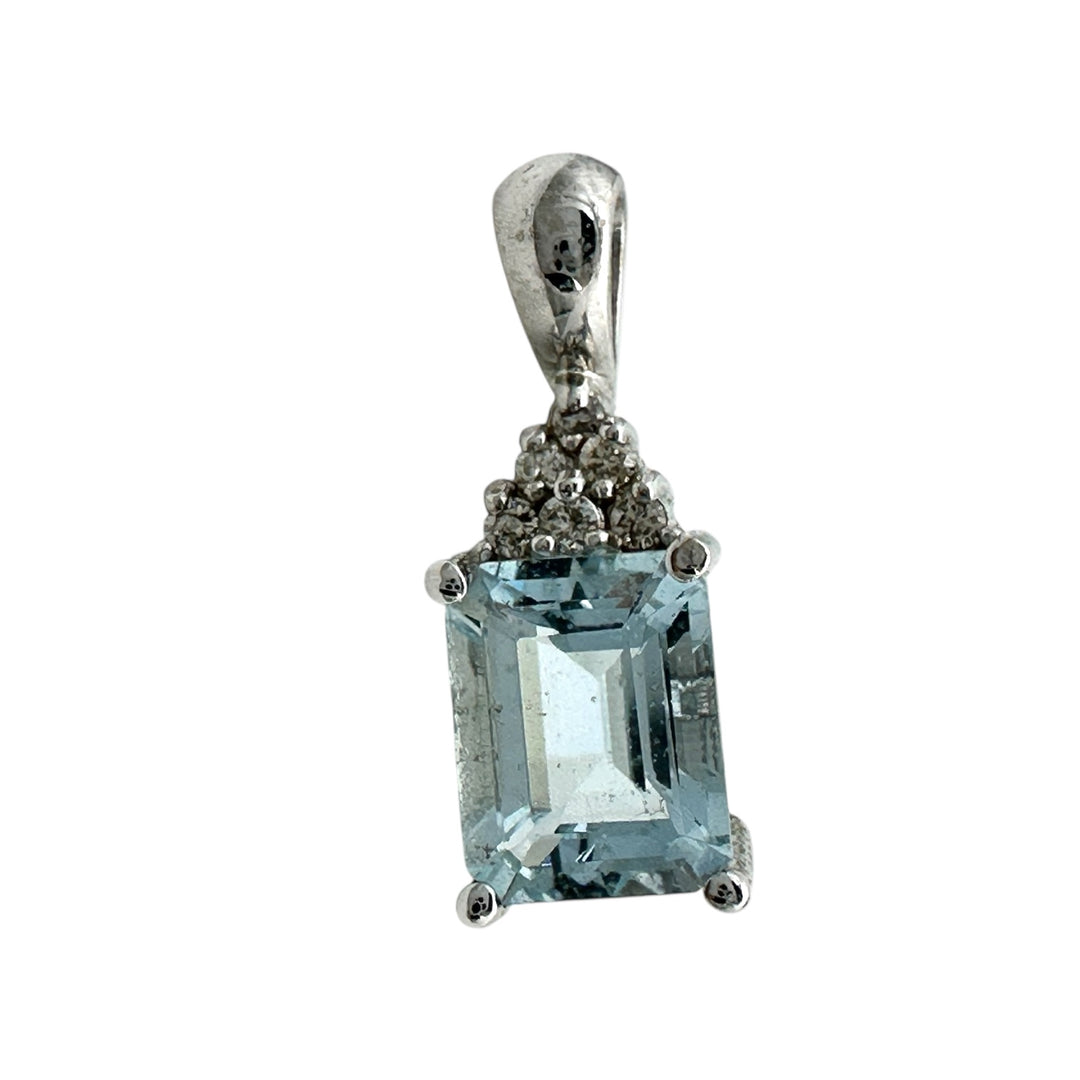 14 karat white gold, aquamarine, diamond pendant