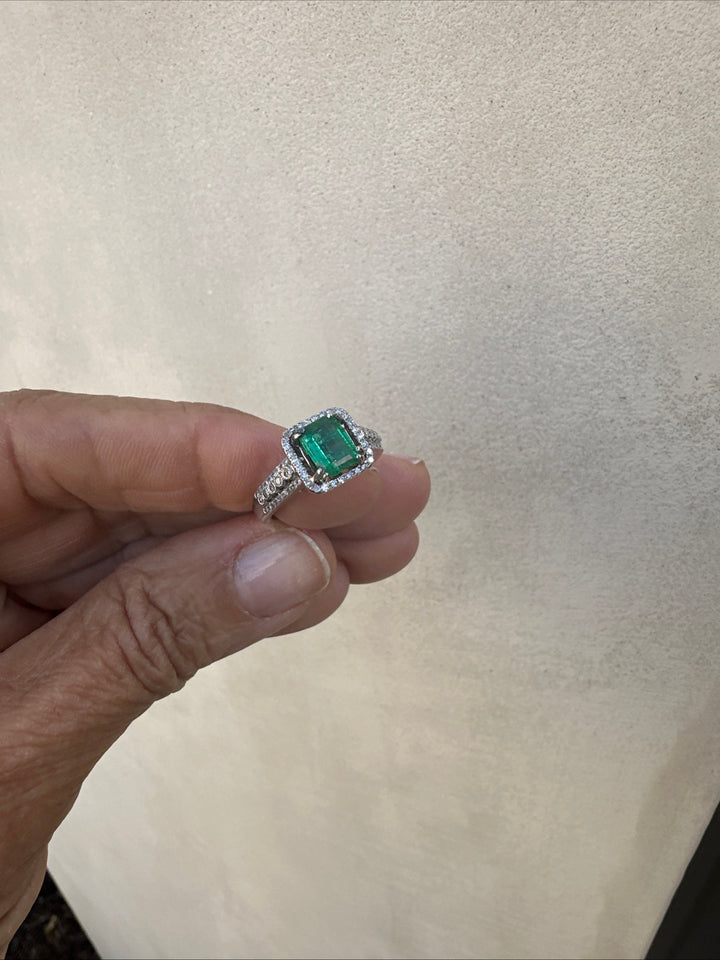 14 Karat White gold 3.25 ctw Colombian Emerald and Diamond Ring