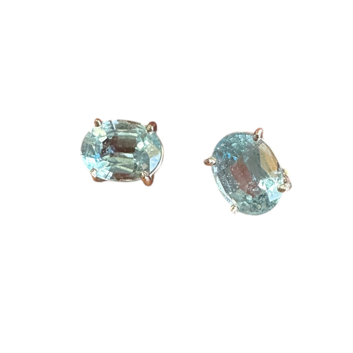 14 Karat white gold, 2.50 Carat Oval Shaped Aquamarine Stud Earrings