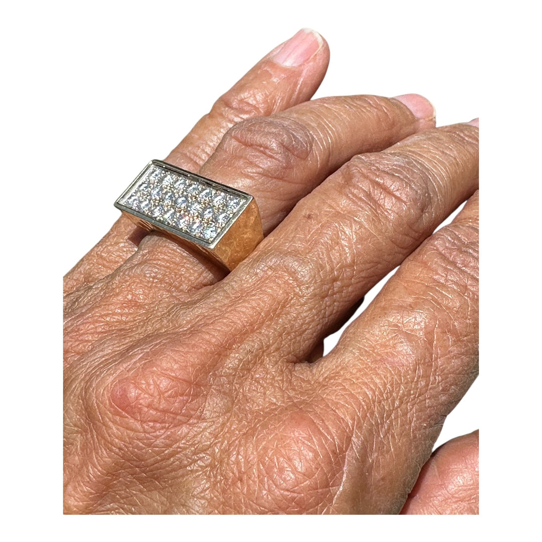 Contemporary 2 carat diamond band ring VS F-G