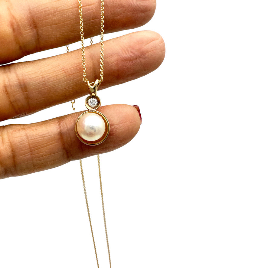 AAA Quality 8.20mm Cultured White Pearl and Diamond Pendant