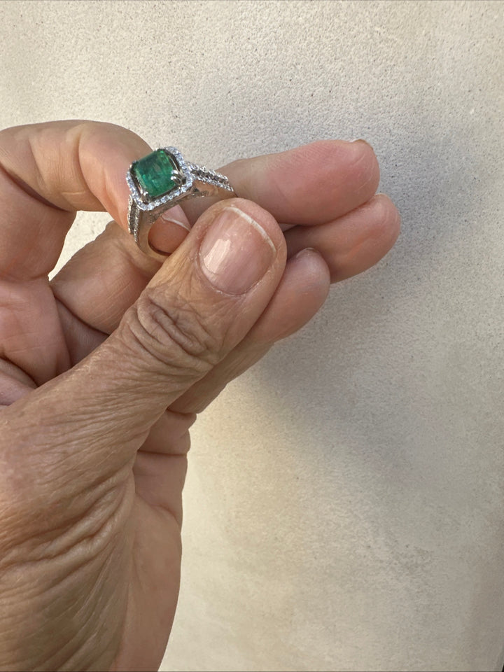 14 Karat White gold 3.25 ctw Colombian Emerald and Diamond Ring
