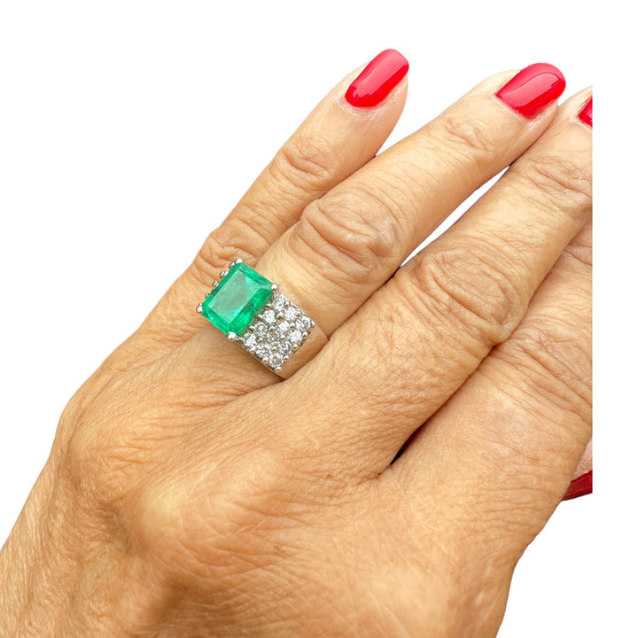 18Kt White Gold 4.00 Ct Emerald and Diamond Solitaire Ring