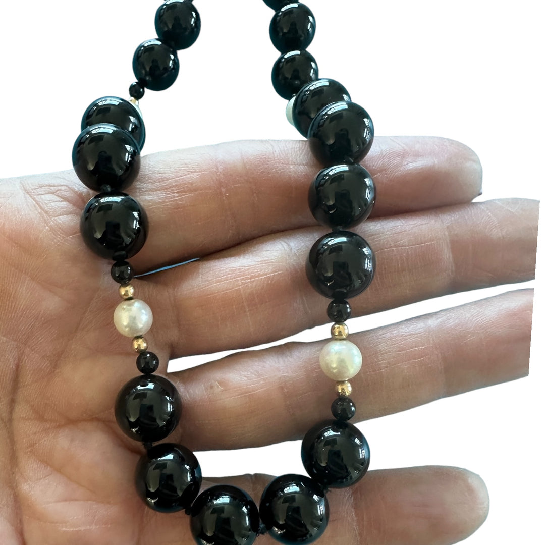 14kt Black and White Bead Pearl Necklace