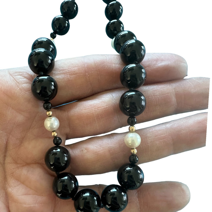 14kt Black and White Bead Pearl Necklace