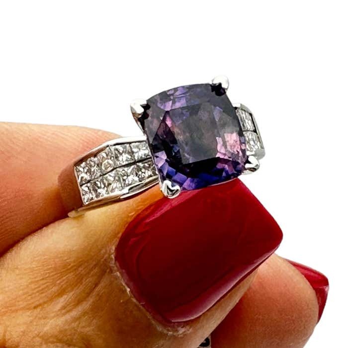 18Kt 3.95 ct Sri-Lanka Purple Sapphire Invisible Diamond Ring