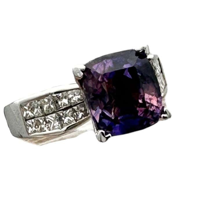 18Kt 3.95 ct Sri-Lanka Purple Sapphire Invisible Diamond Ring