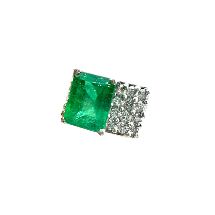 18Kt White Gold 4.00 Ct Emerald and Diamond Solitaire Ring