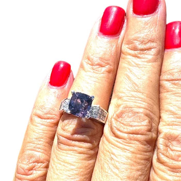 18Kt 3.95 ct Sri-Lanka Purple Sapphire Invisible Diamond Ring