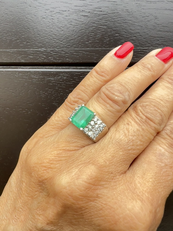 18Kt White Gold 4.00 Ct Emerald and Diamond Solitaire Ring