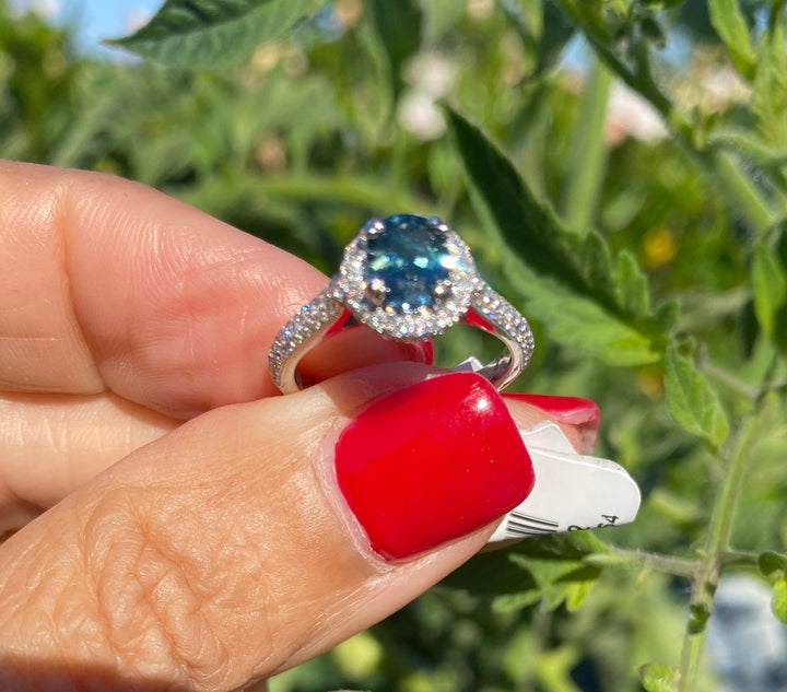18Kt Halo Sapphire and Diamond Engagement Ring 2.88 TCW,  White gold