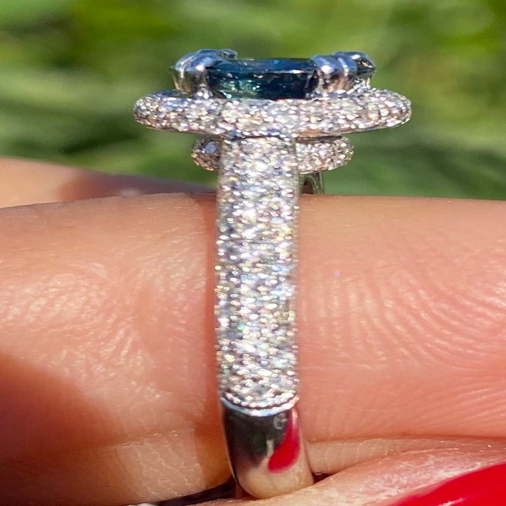 18Kt Halo Sapphire and Diamond Engagement Ring 2.88 TCW,  White gold