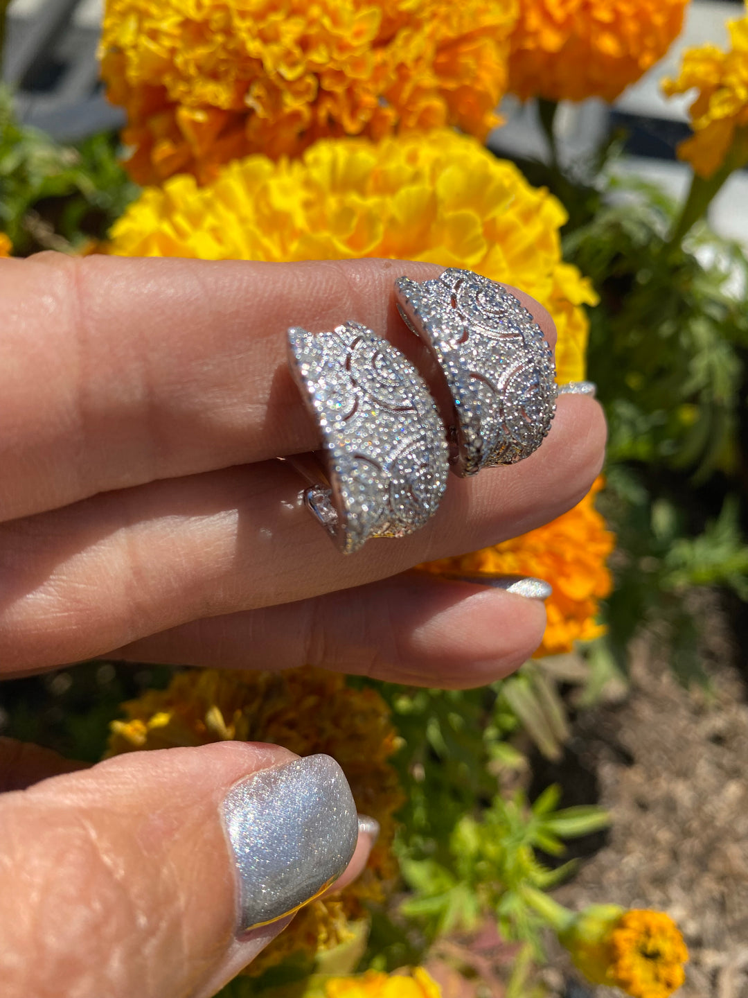 18Kt Gold Shield Earrings .50 ct