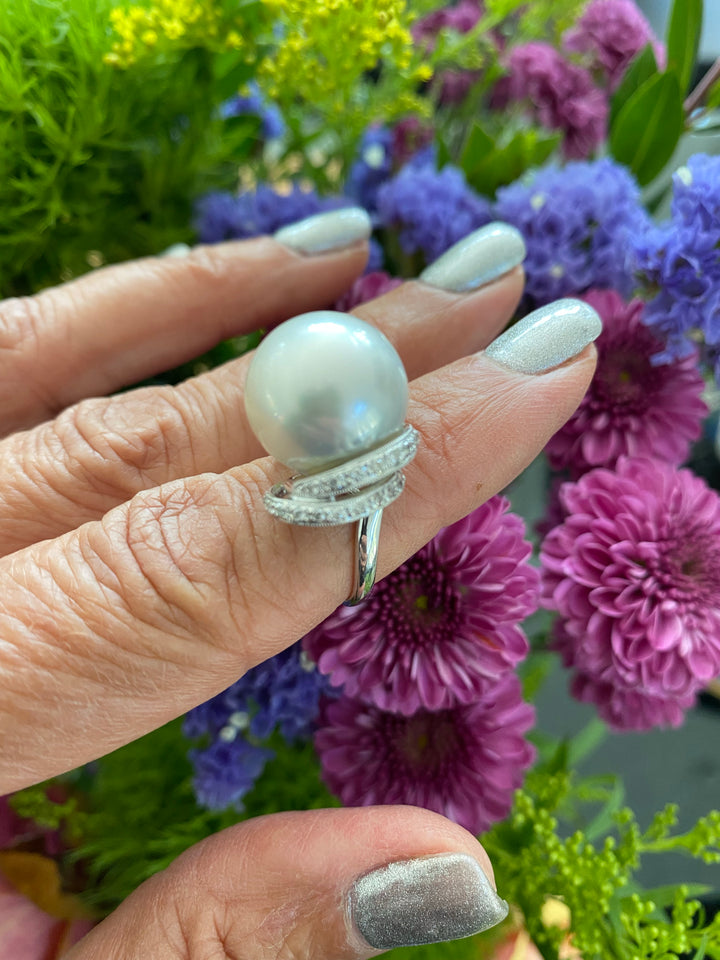 18Kt 15.50 mm  South Sea Pearl & Diamond Ring 15.50 mm