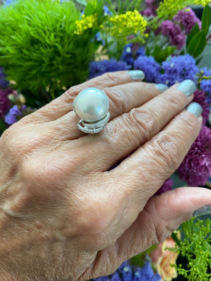 18Kt 15.50 mm  South Sea Pearl & Diamond Ring 15.50 mm