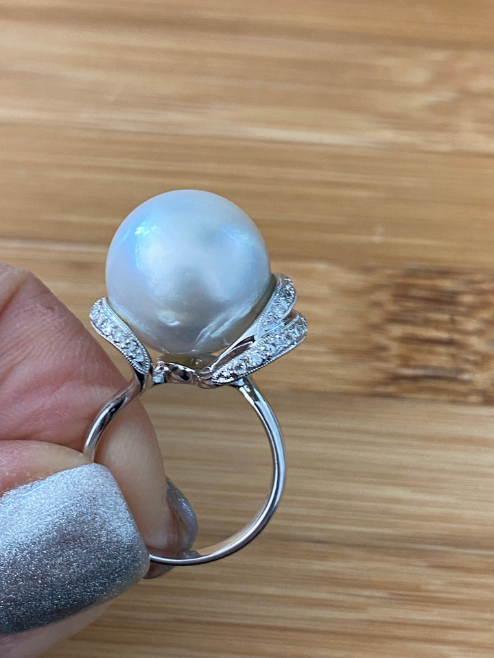 18Kt 15.50 mm  South Sea Pearl & Diamond Ring 15.50 mm