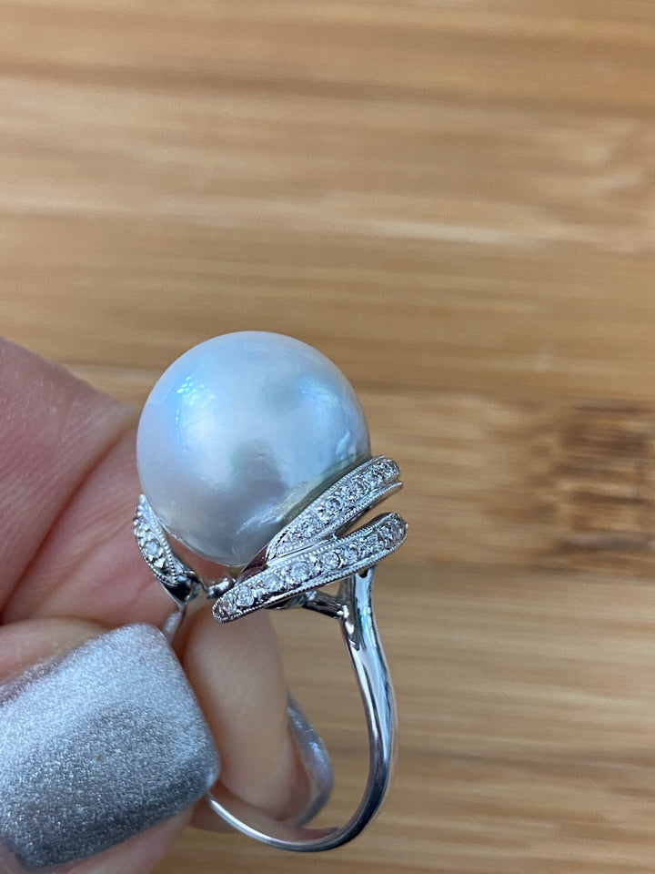 18Kt 15.50 mm  South Sea Pearl & Diamond Ring 15.50 mm