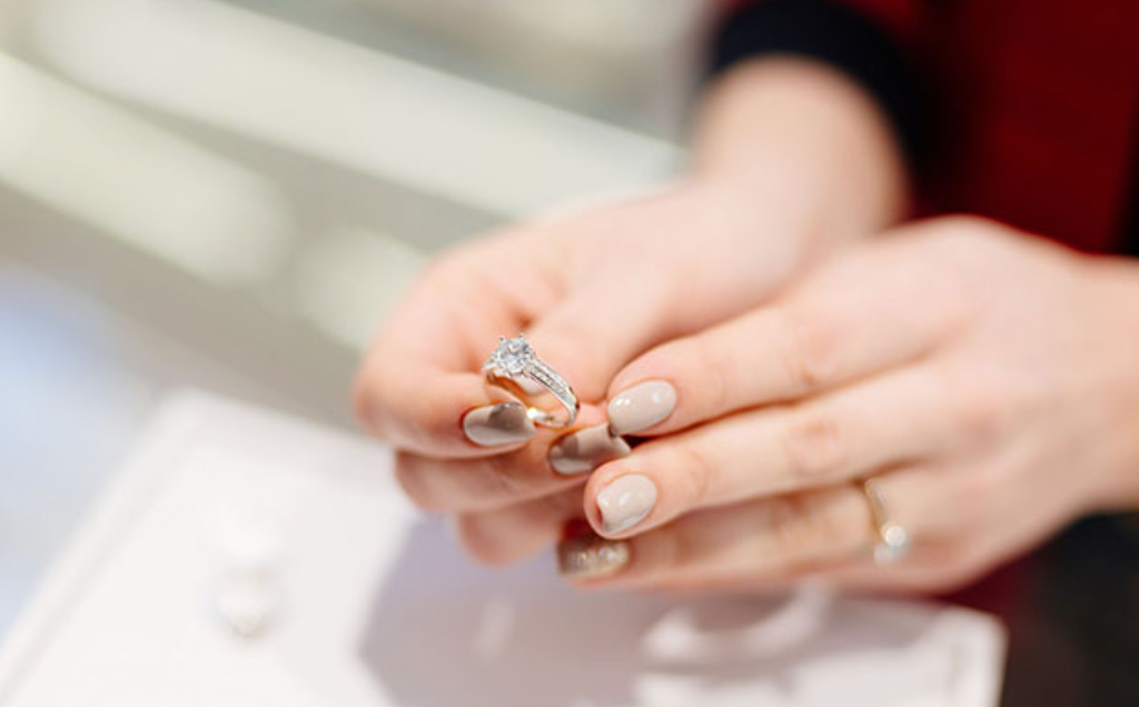 How to Choose the Perfect Engagement Ring Through Consignment: A Comprehensive Guide