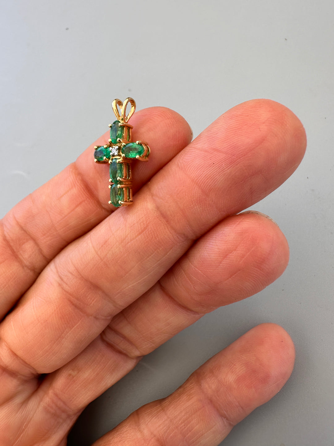 Modern 14K Gold 0.75 CT Emerald Cross Pendant with Diamond Accents (22 x 12 mm)