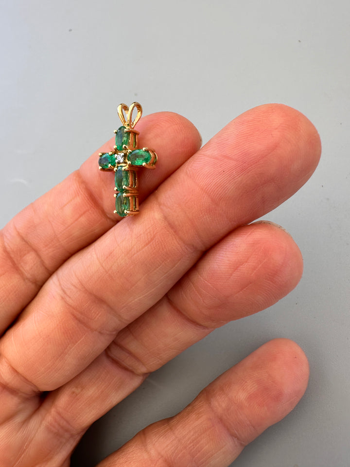 Modern 14K Gold 0.75 CT Emerald Cross Pendant with Diamond Accents (22 x 12 mm)