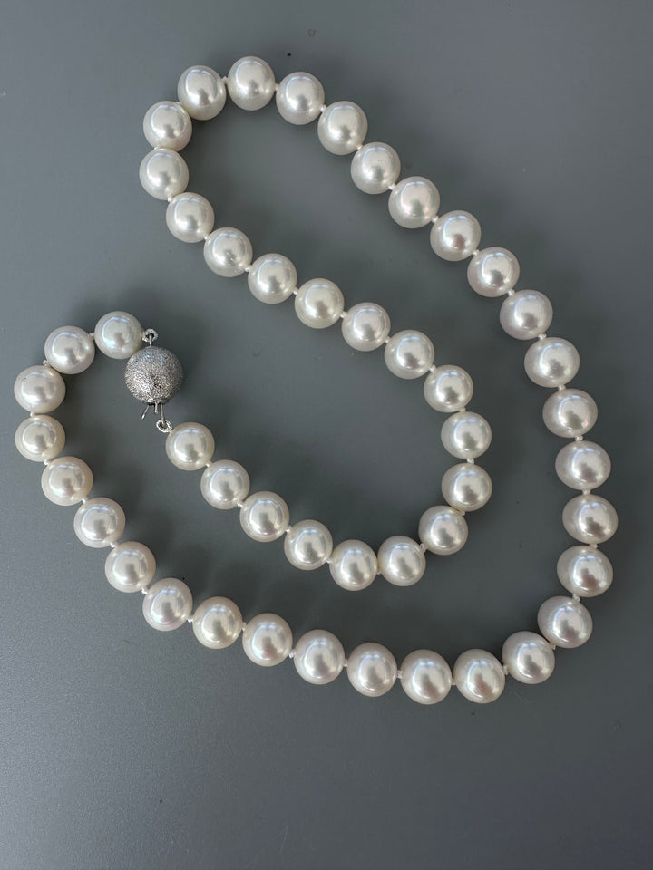 AAA 8.50-8.90mm Cultured Pearls White Excellent Quality 14kt Clasp