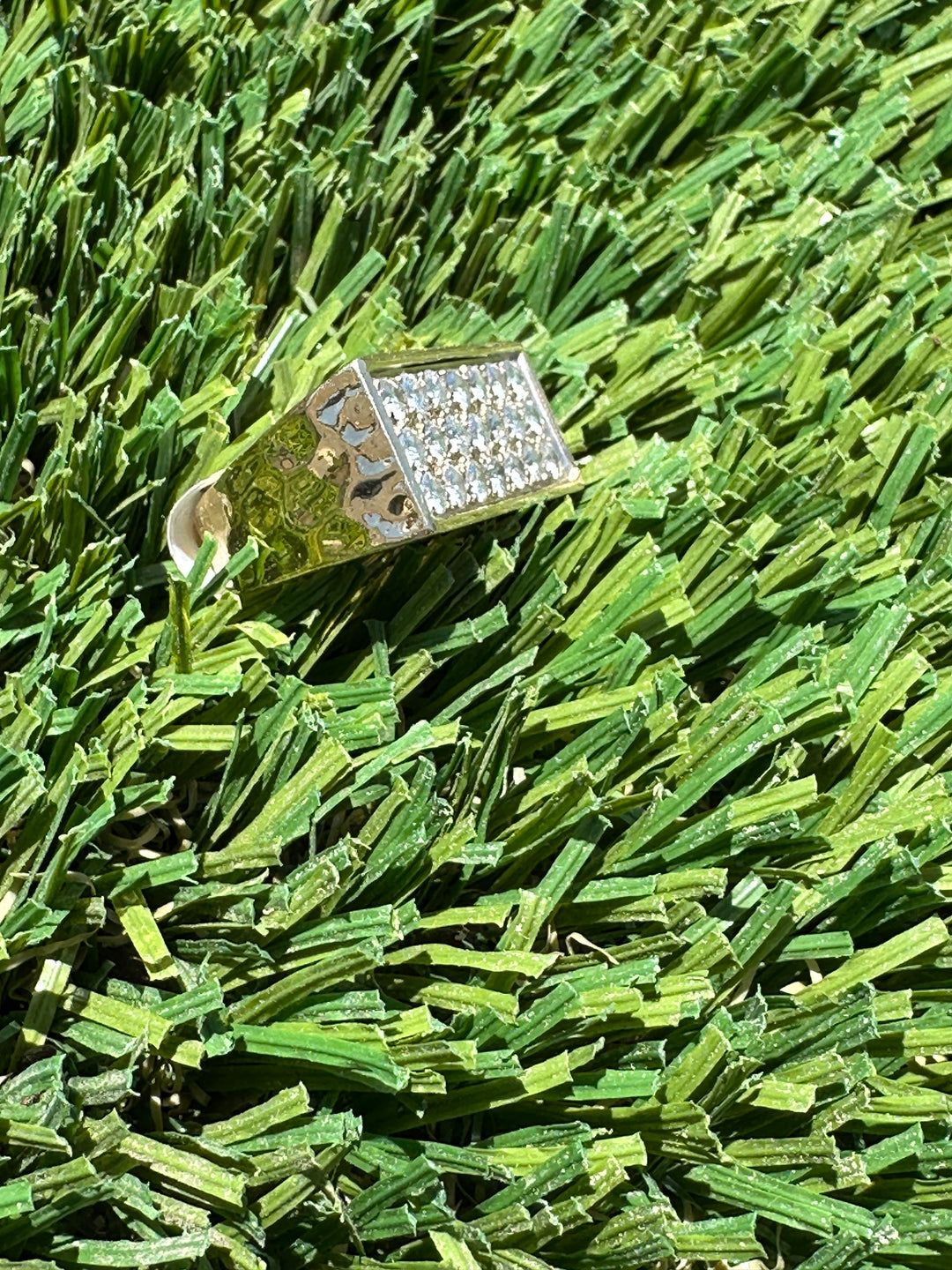 Contemporary 2 carat diamond band ring VS F-G