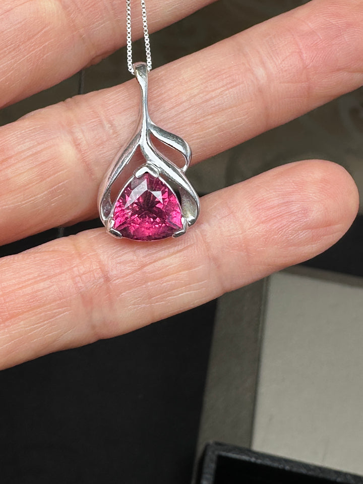 14kt Pink 4.25ct Tourmaline Trillion-Cut With Chain