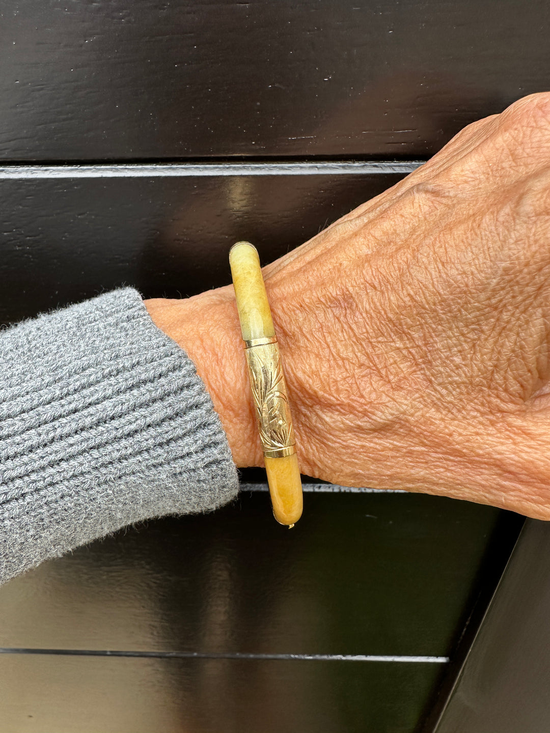 14 karat yellow gold butterscotch jadeite 7.40 mm bangle bracelet
