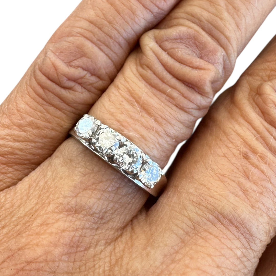 Platinum, 4-stone 1.00 carat Diamond Band VS-E/F