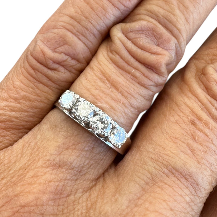 Platinum, 4-stone 1.00 carat Diamond Band VS-E/F