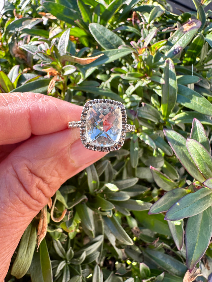 10kt yellow, gold color change, blue-green halo, chocolate-diamond ring