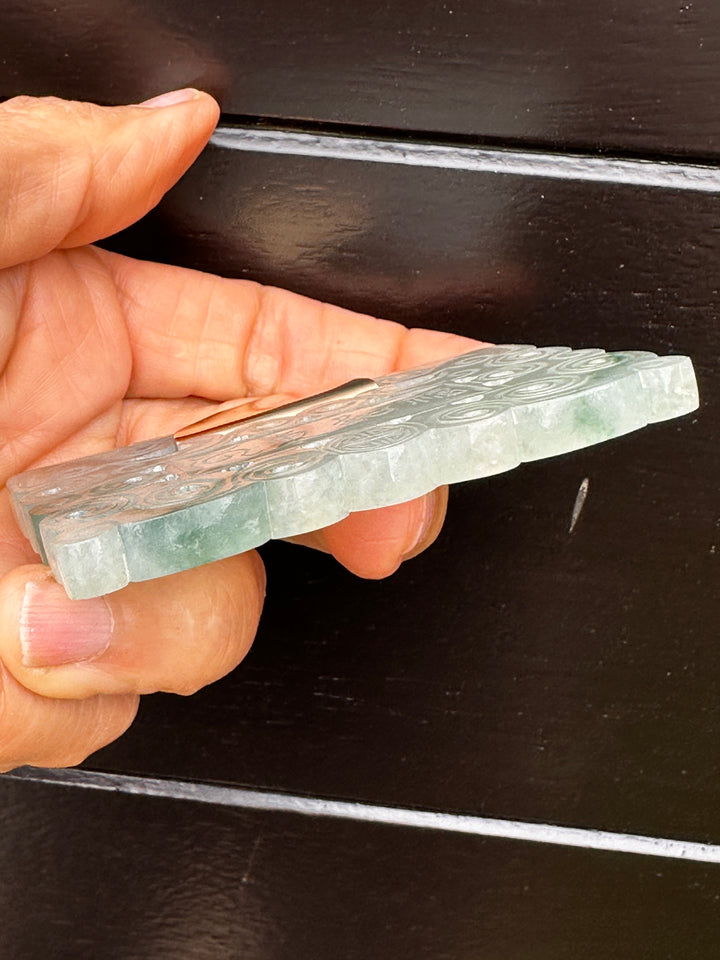 ￼ Lucky 14 karat 91.54 g carved green Jadeite pendant