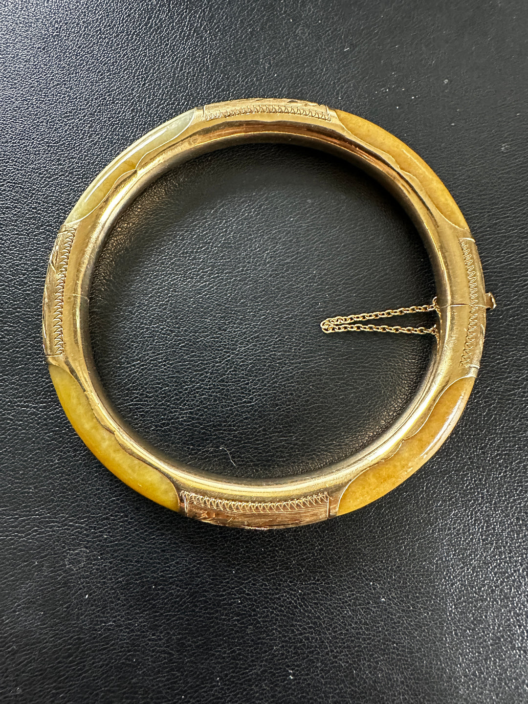 14 karat yellow gold butterscotch jadeite 7.40 mm bangle bracelet