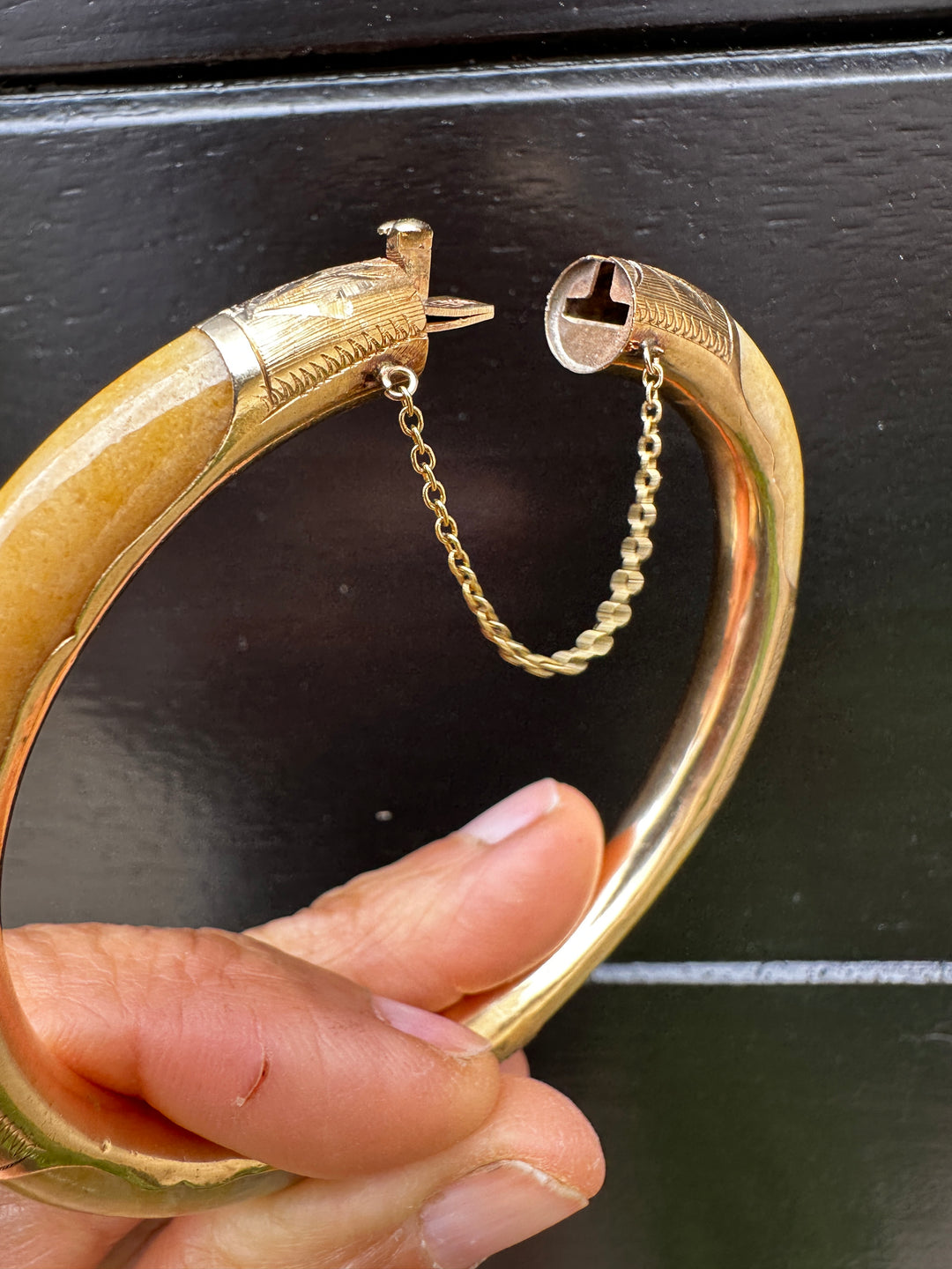14 karat yellow gold butterscotch jadeite 7.40 mm bangle bracelet