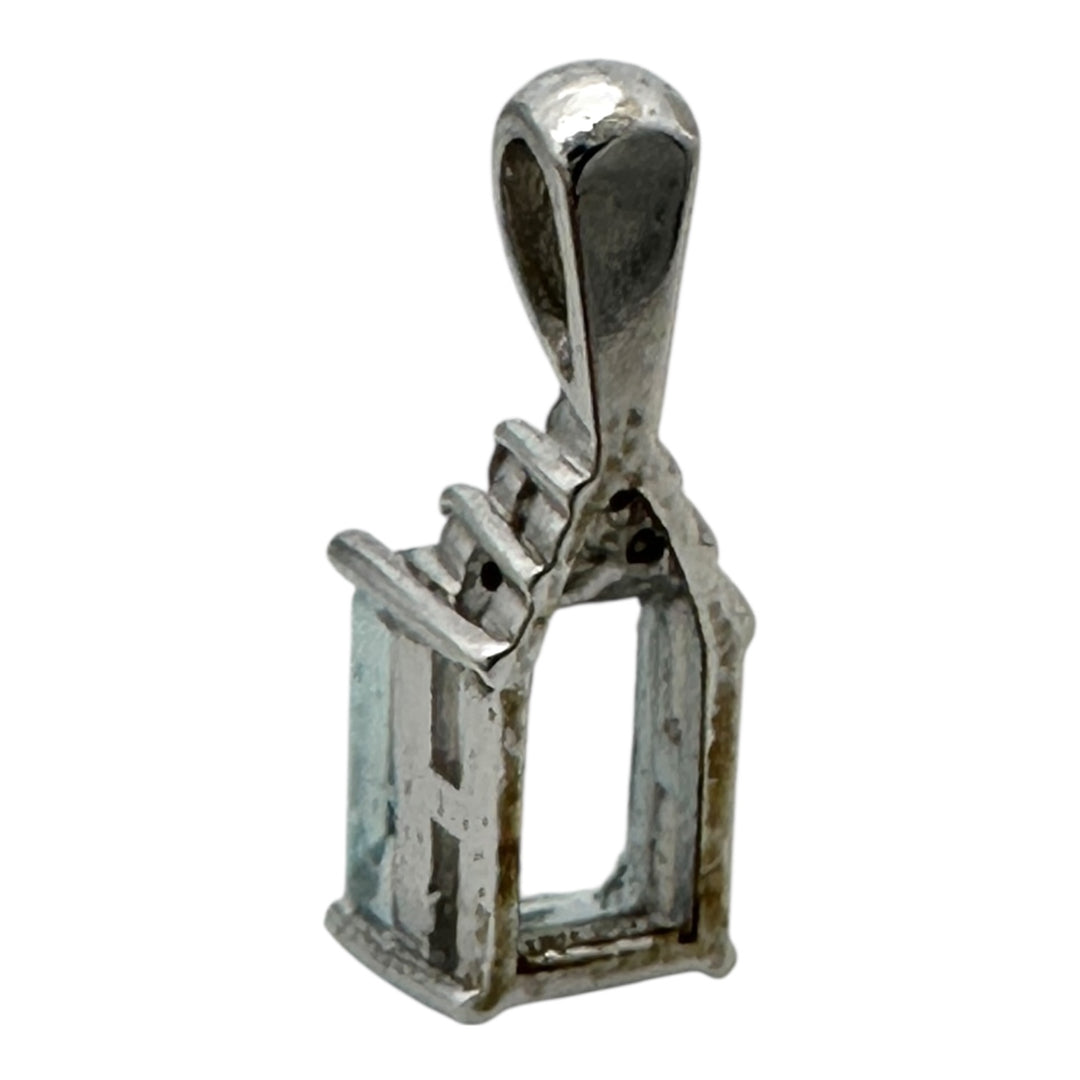 14 karat white gold, aquamarine, diamond pendant