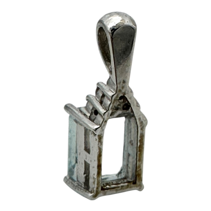 14 karat white gold, aquamarine, diamond pendant