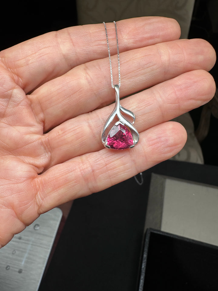 14kt Pink 4.25ct Tourmaline Trillion-Cut With Chain