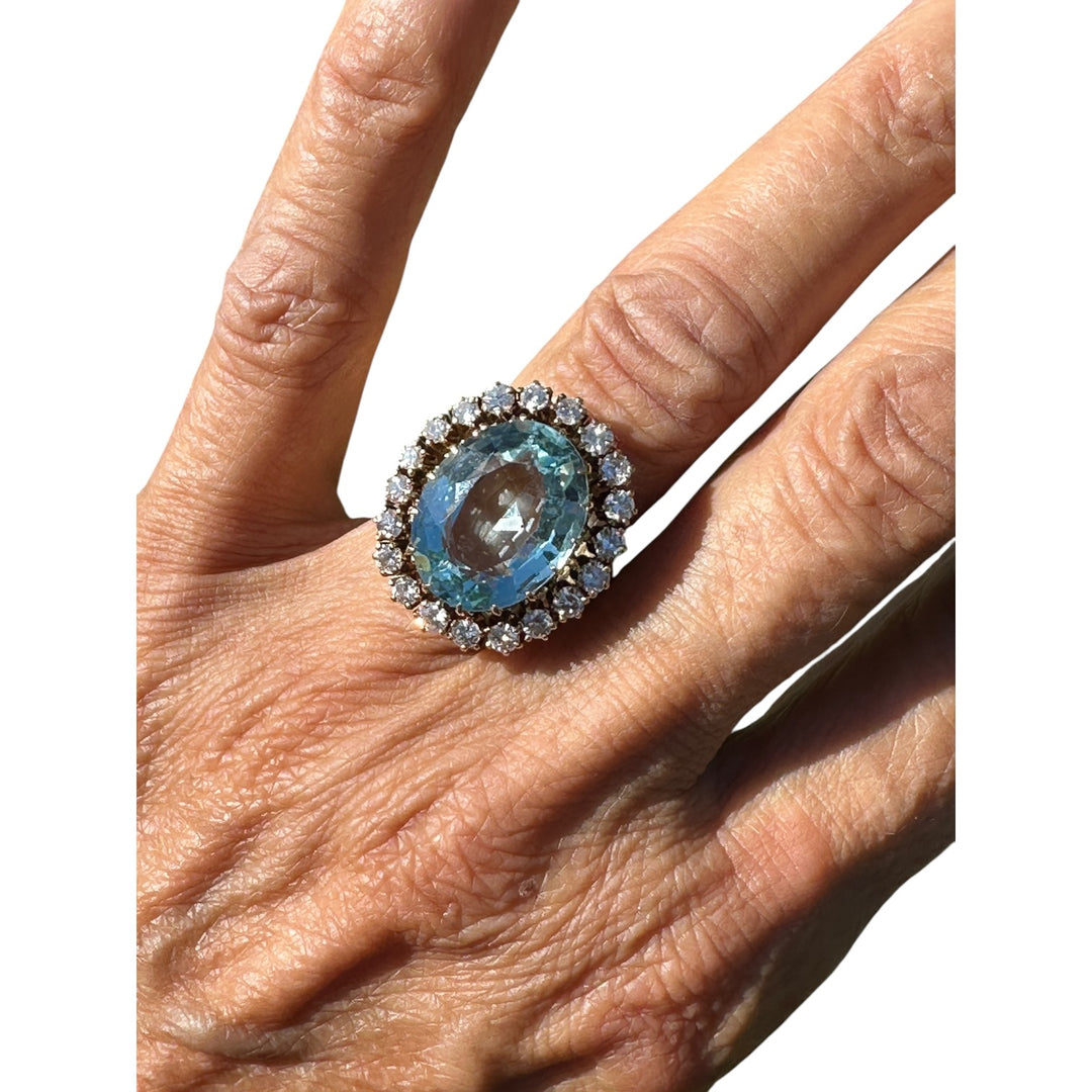 Mid-Century 10.90ct Aquamarine, 2.00ct Diamond Halo Vintage VS Ring