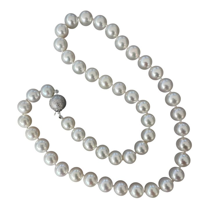 AAA 8.50-8.90mm Cultured Pearls White Excellent Quality 14kt Clasp