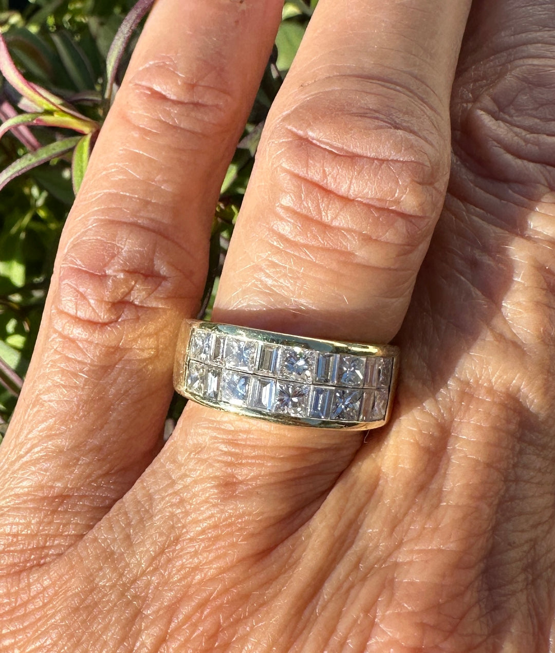 18 karat 2.50 carat two row princess diamond band VS quality