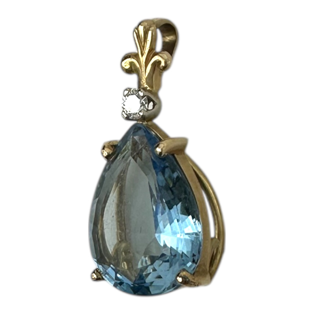 14 Karat Yellow Pear-Shaped Aquamarine, Diamond Pendant 6.56 CTW
