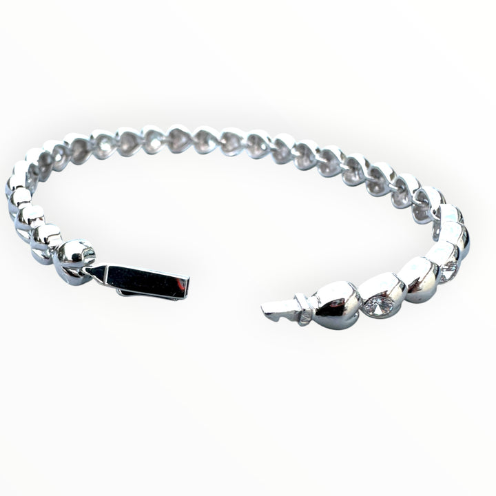 18K White Gold Heart Link Diamond Tennis Bracelet - 2.25 CTW VS-G