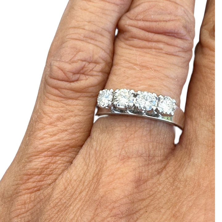 Platinum, 4-stone 1.00 carat Diamond Band VS-E/F