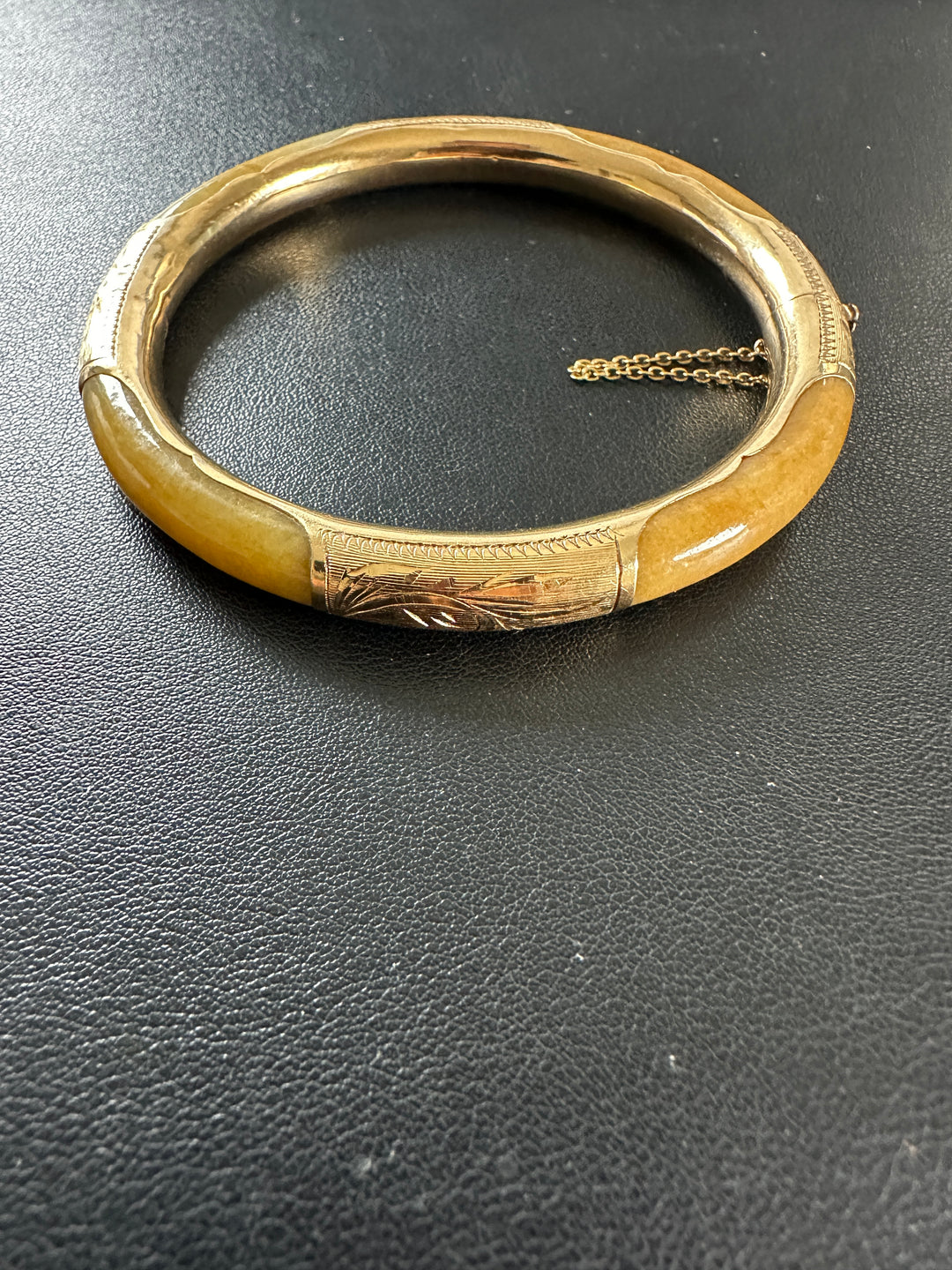 14 karat yellow gold butterscotch jadeite 7.40 mm bangle bracelet