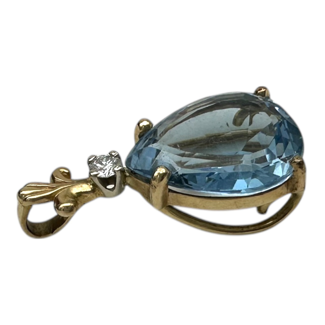 14 Karat Yellow Pear-Shaped Aquamarine, Diamond Pendant 6.56 CTW