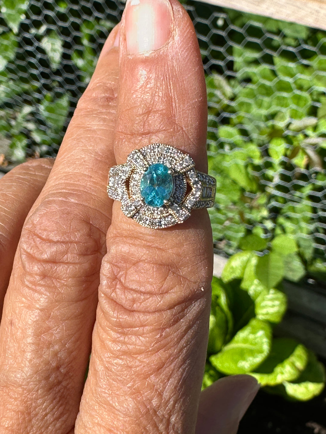 14 Karat Yellow Gold Paraiba Tourmaline Diamond Halo 1.30ctw Ring ￼