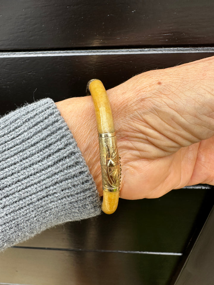 14 karat yellow gold butterscotch jadeite 7.40 mm bangle bracelet