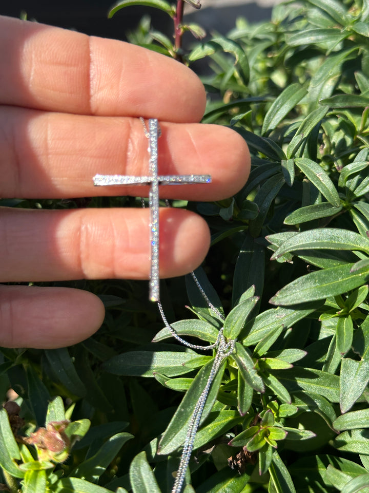 18kt 3-dimensional .50ct Diamond Cross and chain 1-3/4” VS